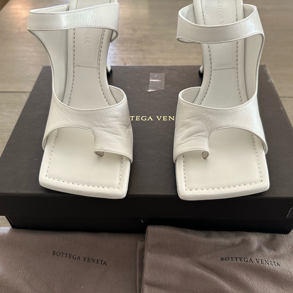 Bottega Veneta White Heeled Sandals with Geometric Design